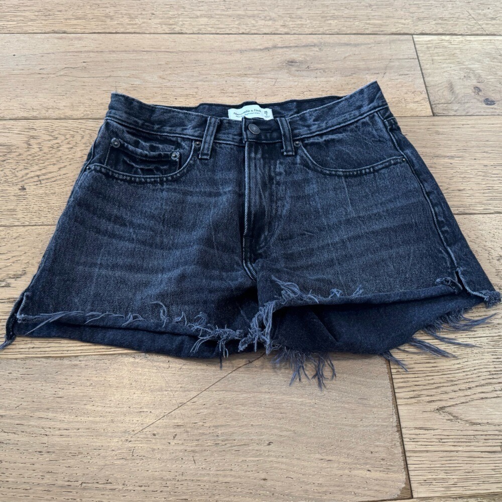 Abercrombie & Fitch Mid Rise Boyfriend Denim Shorts Black Size 26/2 Frayed (899)